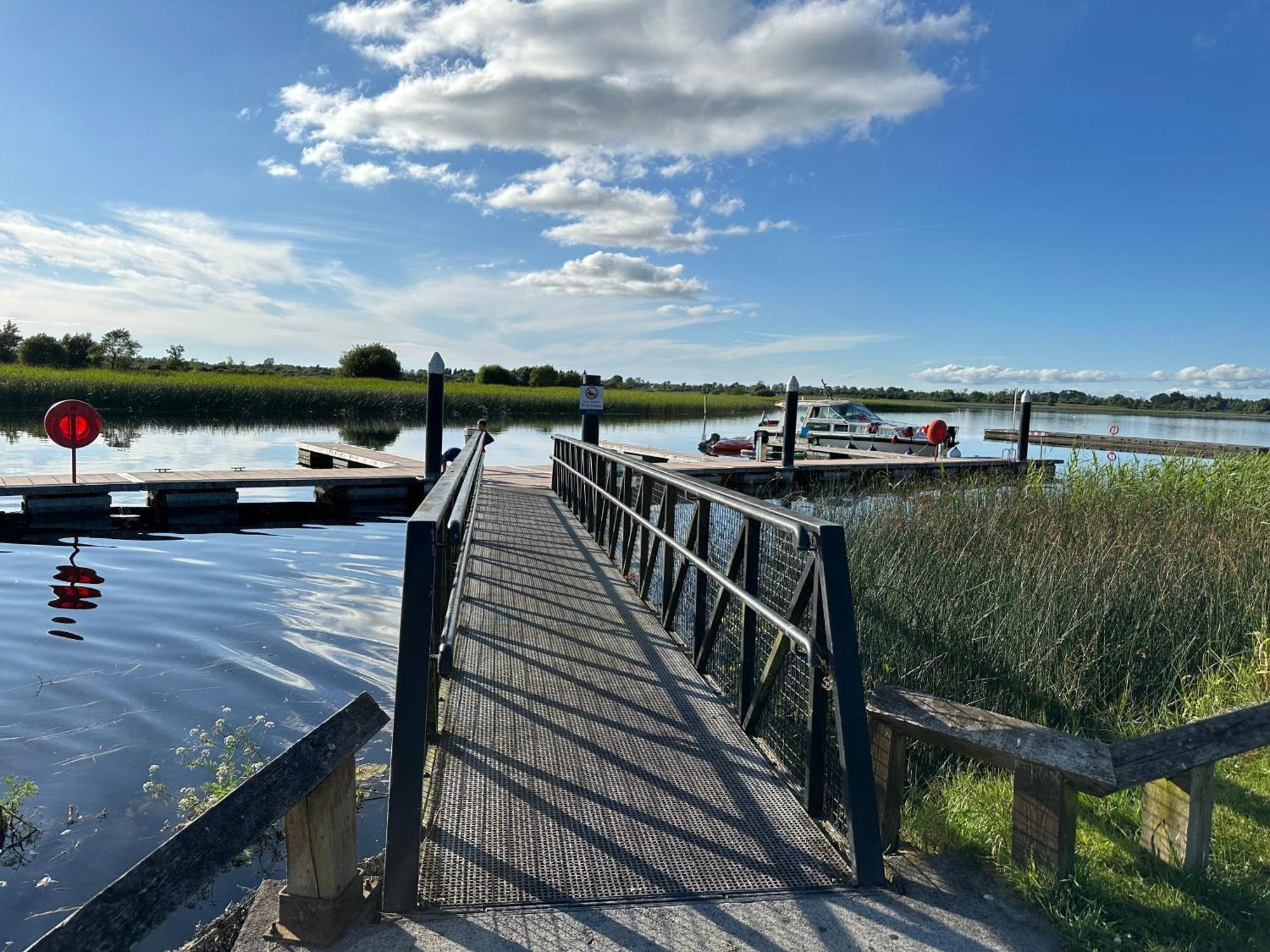 Home Near The River Shannon Rooskey Buitenkant foto